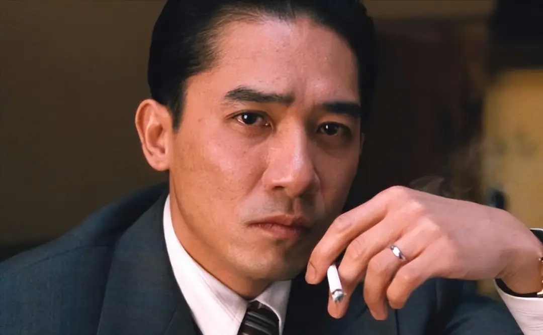 演员应对亲密戏技巧_吻戏拍摄挑战_女明星被男明星床戏